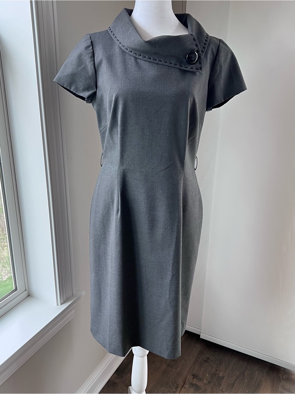 Tahari Arthur S Levine sheath charcoal collar dress size 8
